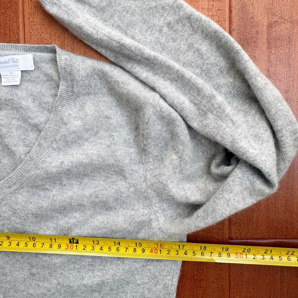 Marshall Field's‎ 100% Cashmere V-Neck Sweater Womens M Light Gray
